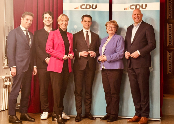 Geschäftsführender Kreisvorstand (v.l.n.r.): Christian Bosse, Stellvertretender Kreisvorsitzender, Dr. Maximilian Willner, Mitgliederbeauftragter, Dr. Antonia Goldner, Stellvertretende Kreisvorsitzende, Dr. Christoph Ploß, Kreisvorsitzender, Martina Lütjens, Stellvertretende Kreisvorsitzende, und Matthias Busold, Schatzmeister (2024)